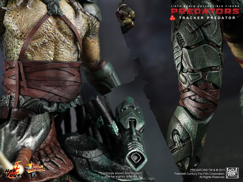 Hot Toysâ€“MMS147 - Predators: Tracker Predator with Hound